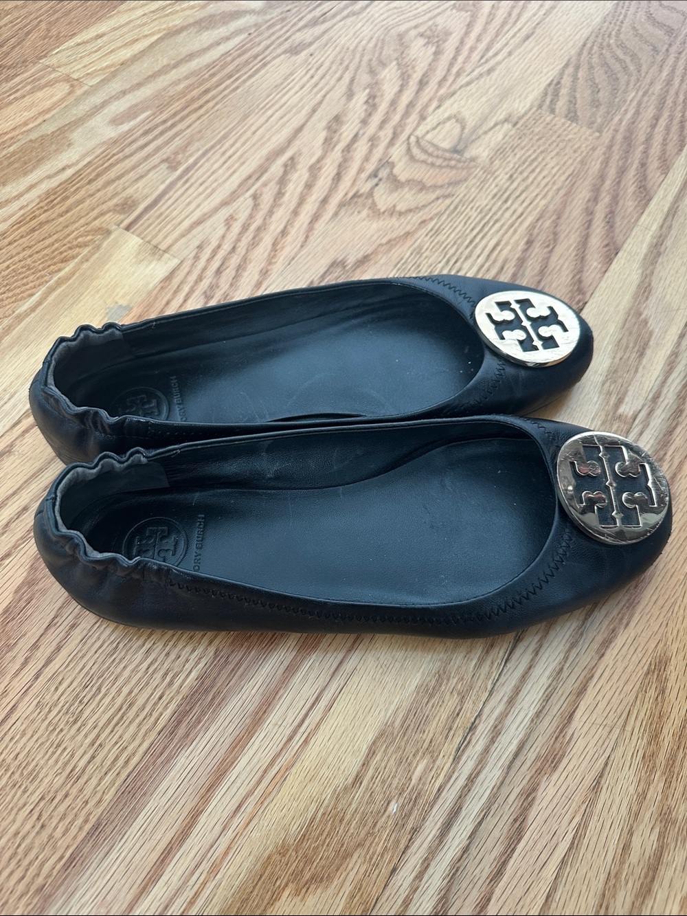 Tory Burch Black Leather Reva Ballet Flats with Gold Logo - Picture 4 of 8